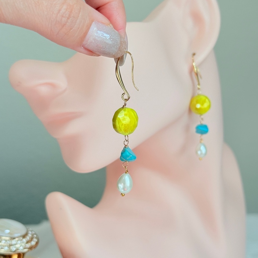 ⚜️ Elegant Gold and Turquoise Drop Earrings - Picture 4 of 7